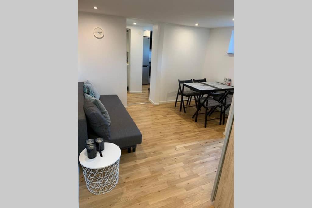 Apartament Nyrenoverat Kaellarlaegenhet Ljungskile Zewnętrze zdjęcie